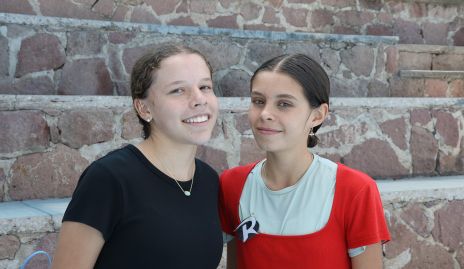  Daniela y Fernanda.