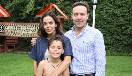  Sandra García y Boris Lozano con su hijo Pablo.