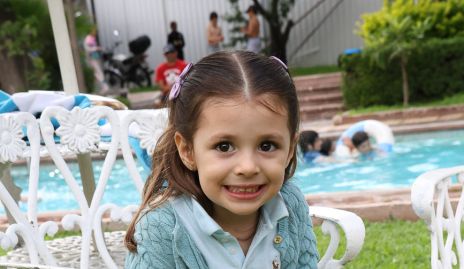  Camila.