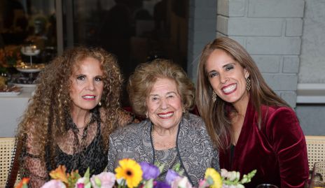  Gloria Silva, Carmelita de Silva y Verónica Silva.