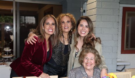  Gloria Silva, Verónica Silva, Roxana y Carmelita de Silva.