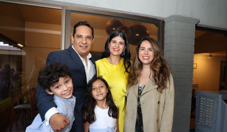  Rodolfo Uresti, Ismar Leal, Roxana, Macarena y Valentino.