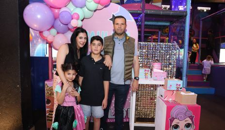  Paty Guerrero y Pepe Tanus con sus hijos Paulina y José.