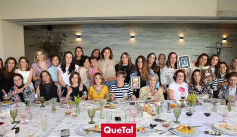  Celebrando a las mamás.