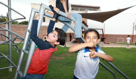  Alejandro y Alexander.