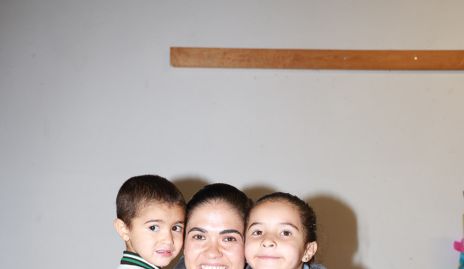  Valentina Suárez, Julia Valle y Mauricio Suárez.