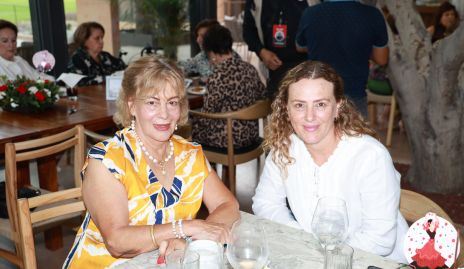  Chela Berrones y Marisol López.