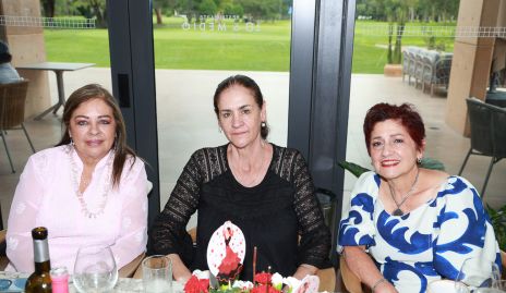 Silvia Esparza, Ana Villalobos y Adela Martínez.