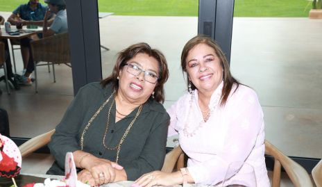  Carmen Martínez de Vázquez y Silvia Esparza.