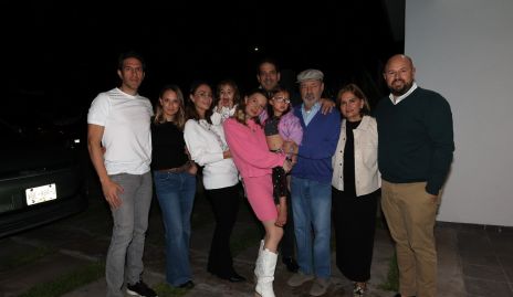  Luis “Papuy” López Palau con su esposa, hijos, yernos y nietos.