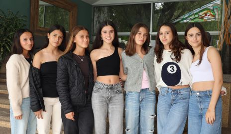  Antonella Colona con sus amigas.
