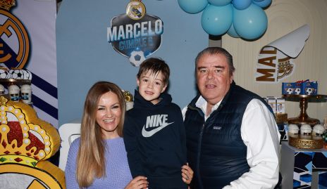  Luz Adriana Arellano y Agustín Félix con su hijo Marcelo.