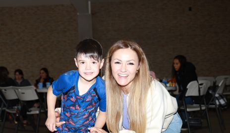  Marcelo Félix con su mamá Luz Adriana Arellano.
