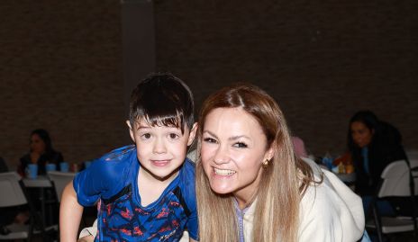  Marcelo Félix con su mamá Luz Adriana Arellano.