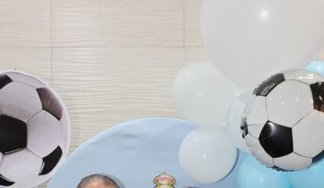  Agustín Félix y Adriana Arellano con sus hijos Marcelo y María Valentina.