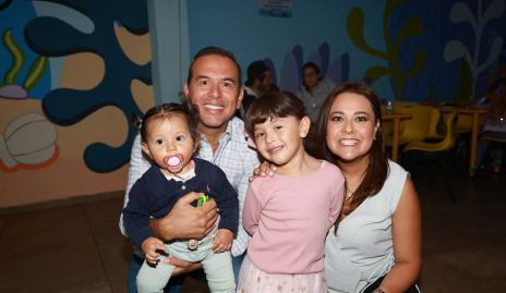  Edgar Castillo, Mague Arredondo, Regina Castilo y Natalia Castillo.