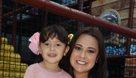  Mahe Arredondo y Regina Castillo.