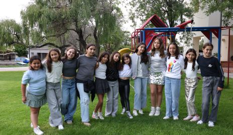  Victoria Pierdant celebrando su cumple con sus amigas.