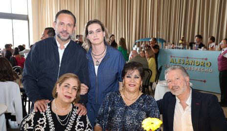  Carlos Torres, Hanni Abud, Isabel Torres, Patricia Torres y Jaime Alvarado.