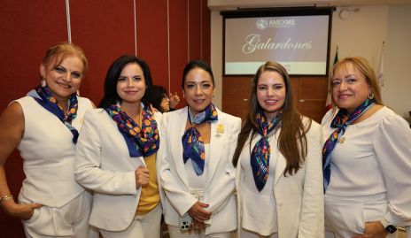  Mariel Mora, Mónica Rivera, Ivette Larrea, Jasibe Rodríguez y Adriana Arango.