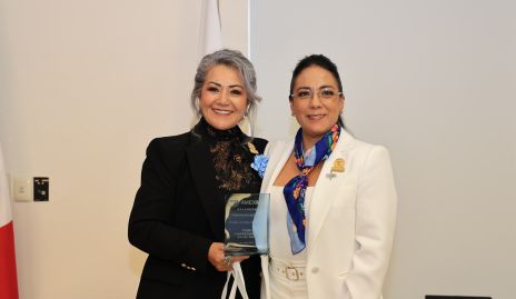  Isabel Olvera e Ivette Larrea.