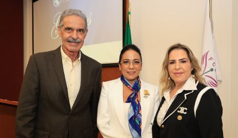  Jaime Chalita, Ivette Larrea y Guadalupe Mediola.