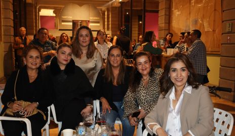  Raquel Álvarez, Jade Leija, Jacqueline Leautaud, Sara Favela y Laura Mendoza.