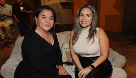  Betzabé Martínez y Esperanza López.