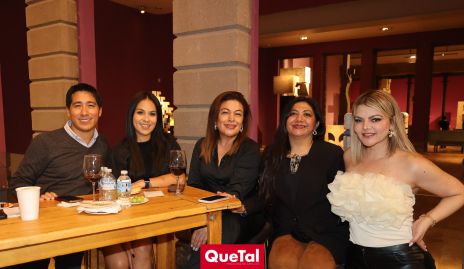  Moisés Zarate, Alma Lolita, Claudia Castellanos, Marite y Marvely Costanzo.
