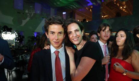  Mateo Conde con su mamá Ale Güemes.