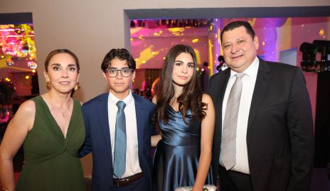  Nuria Ejarque, Jerónimo Torescano, Martina y Fernando Torrescano.