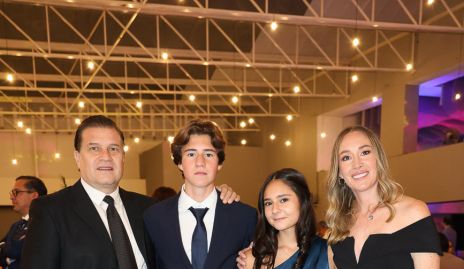 Javier Vallejo, Luis Manuel Vallejo, Alexa Robles y Maru Muñiz.