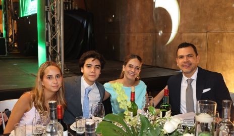  Juliana Montalvo, Víctor López, Víctor López y Claudia.