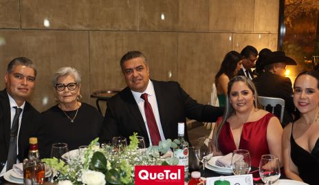  Fernando Navarro, Lupe Pinedo, Juan Navarro, Carmen Larrañaga y Nuria Meza.