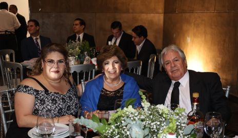   Paty Larrañaga, Patricia Chequer y Gerardo Larrañaga.