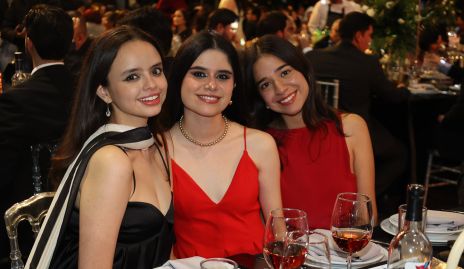  Mariana Vildosola, Paulina Guzmán y Astrid Rivera.