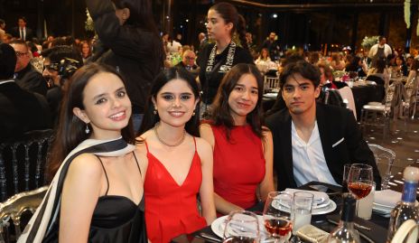  Mariana Vildosola, Paulina Guzmán, Astrid Rivera y Diego Perez.