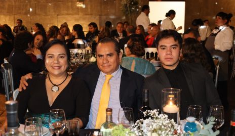 Julissa de Dios, José Alberto y Santiago.