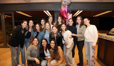  Andrea Villarreal Coulon con todas sus amigas.