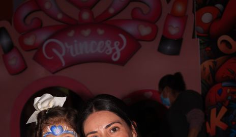  Cristina Lorca con su hija Carola Tobías.