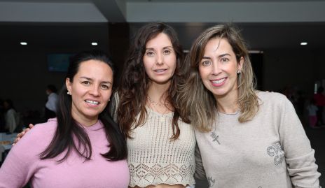  Mónica de Estrada, Ale Díaz Infante y Michelle Mendoza, mamás de los fetejados.