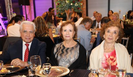  Octaviano Gómez, Yolanda de Gómez y Rosa Villarreal.