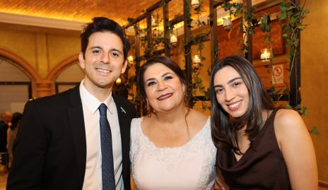  Víctor Gómez, Sandra Guevara y Evelyn Mercado.