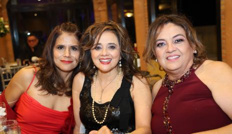  Claudia Camacho, Mago Aguillón y Carmen Alejo.