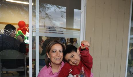 Sofia Loredo con su hijo Alonso.