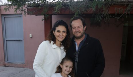  Jocelyn Dip y Diego Mancilla con su hija Montserrat.
