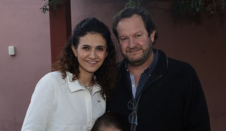  Jocelyn Dip y Diego Mancilla con su hija Montserrat.