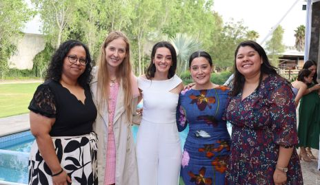  Mariana Barre, Fernanda Romo, Andrea Abud, Mónica Muñoz y Gaby Moreno.