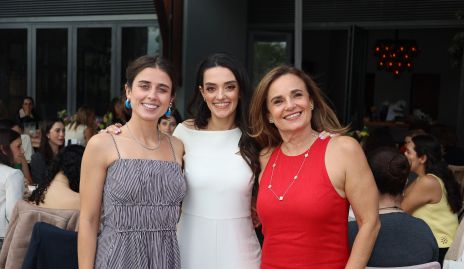  Verónica Alcalde  con sus hijas Verónica y Andrea Abud.