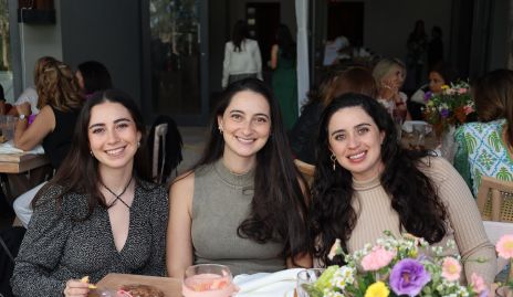 Mayte, Cristina y Fernanda Mendizábal Alcalde.
